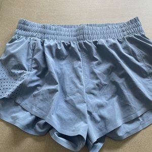 Athleta hustle 3” short purple